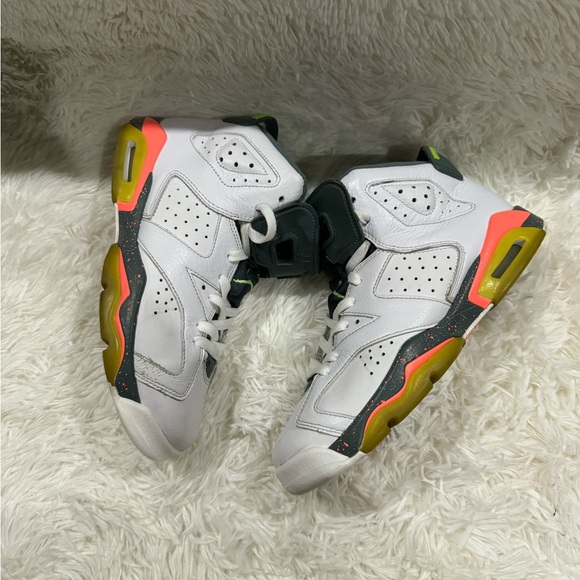 Kids Air Jordan Retro 6 Bright Mango 7Y Gradeschool